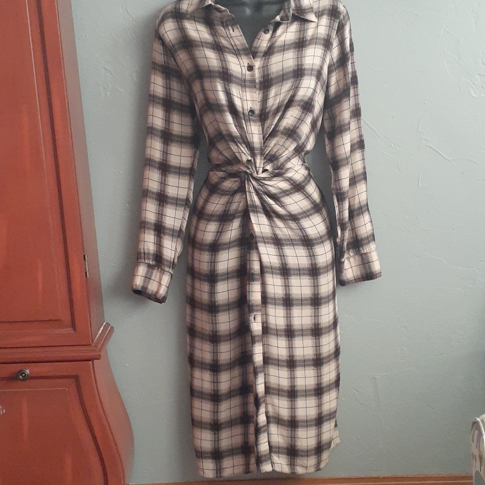 Curvy plaid midi dress
